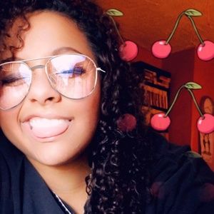 Meet your Posher, Sarina